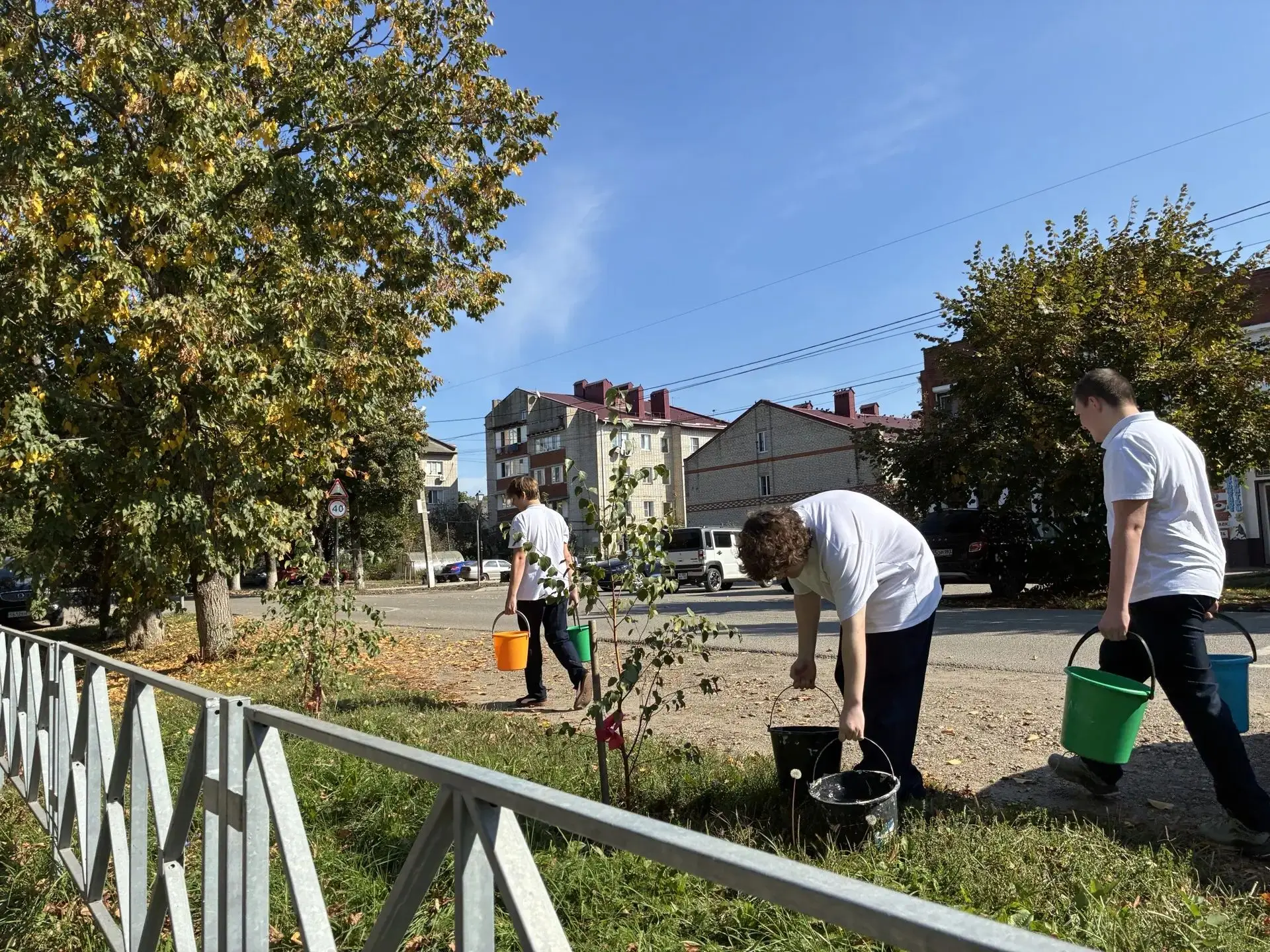 Акция «Школьный двор — мой двор!» в действии! 🍂🧑‍🎓