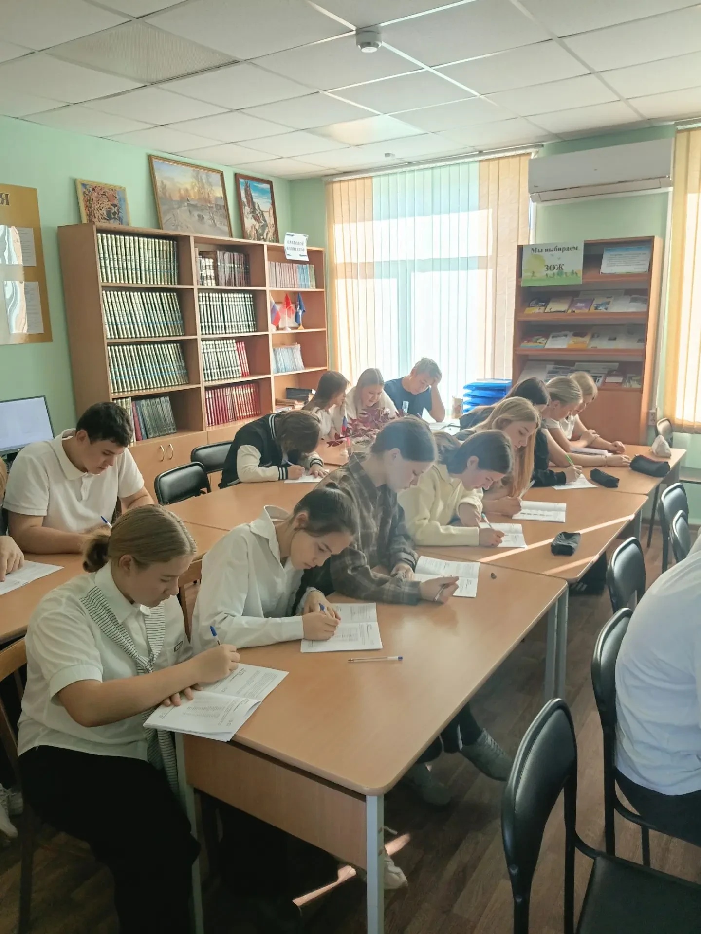 Школьники написали "Исторический диктант"