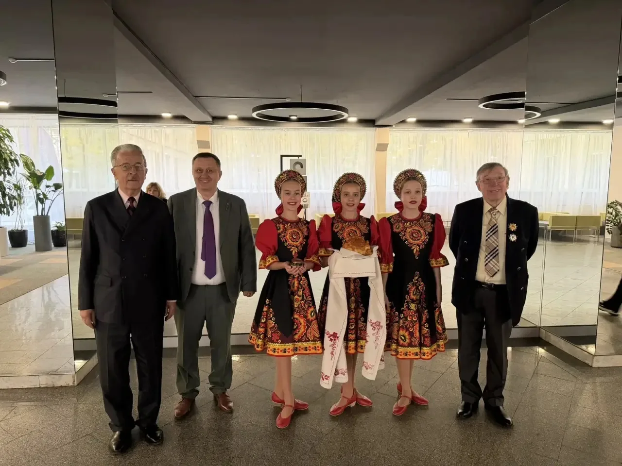 8 октября ансамбль ложкарей «Задоринка» (рук. Е.В. Галкина) Дома детского  творчества «...