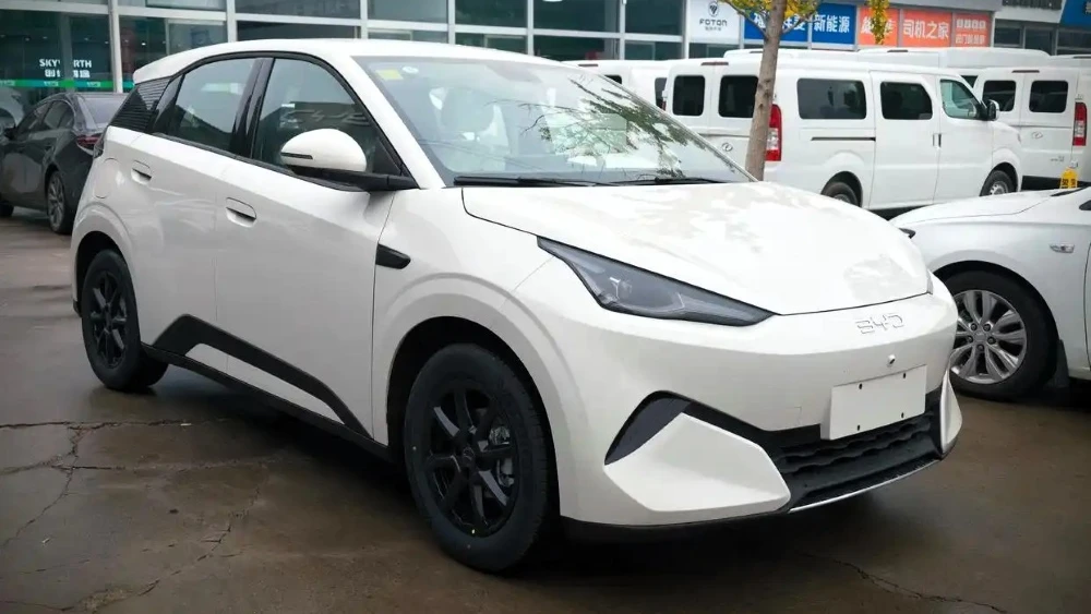 Новый электрический хетчбэк BYD Seagull второго поколения добрался до китайских дилеров