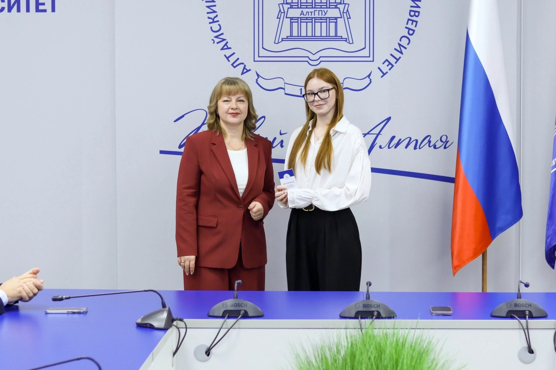 🏆 «Наша гордость»: студенты и преподаватель ИПиП на доске почёта АлтГПУ!