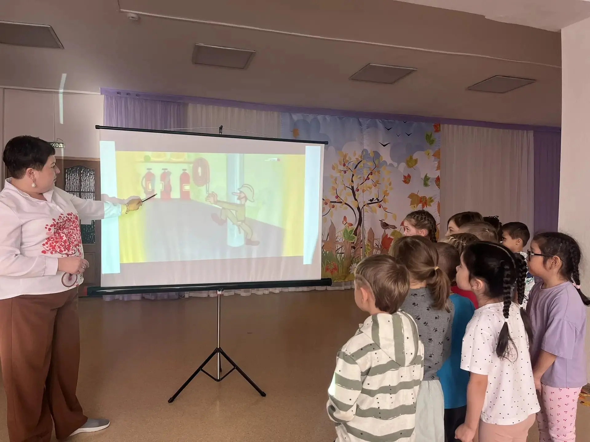 Сегодня у нас был день серьезных тренировок. Говорили с детьми о пожарной безопасности ...