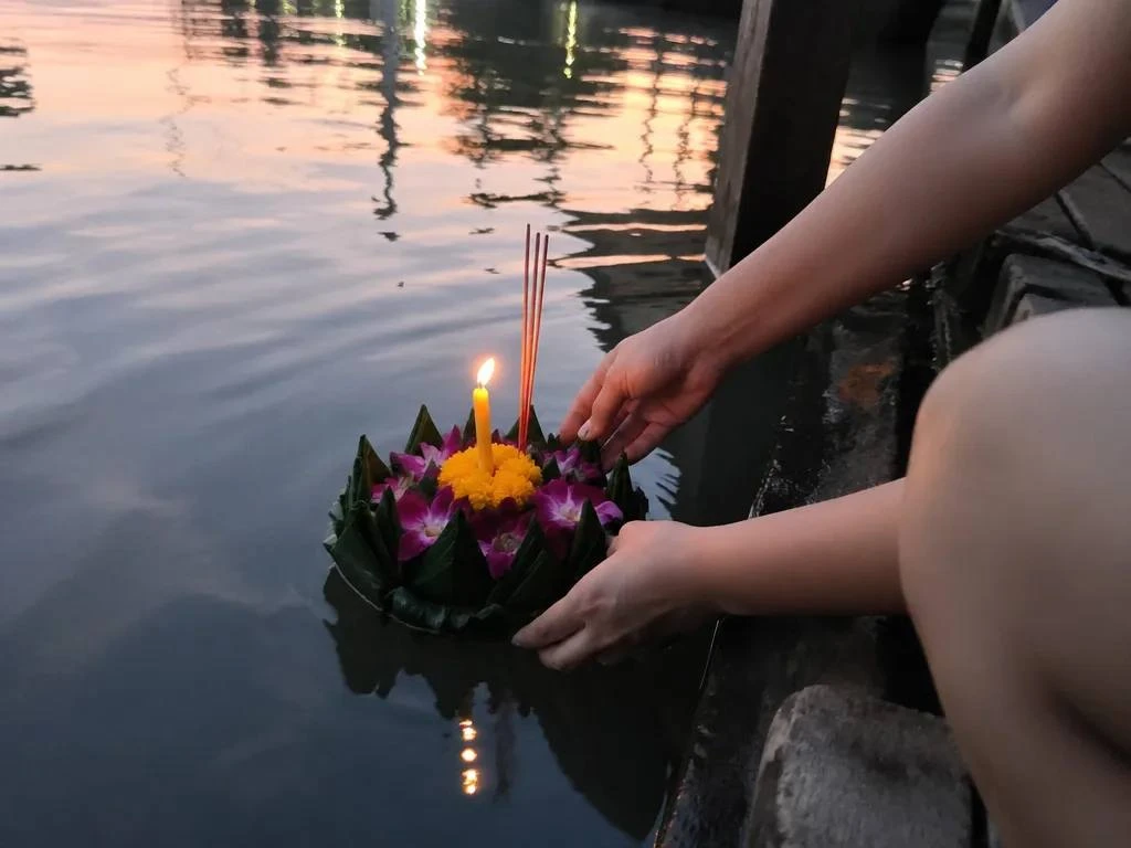 ✨ Лой Кратонг — ночь, когда Таиланд наполняется магией света! 🇹🇭🪷