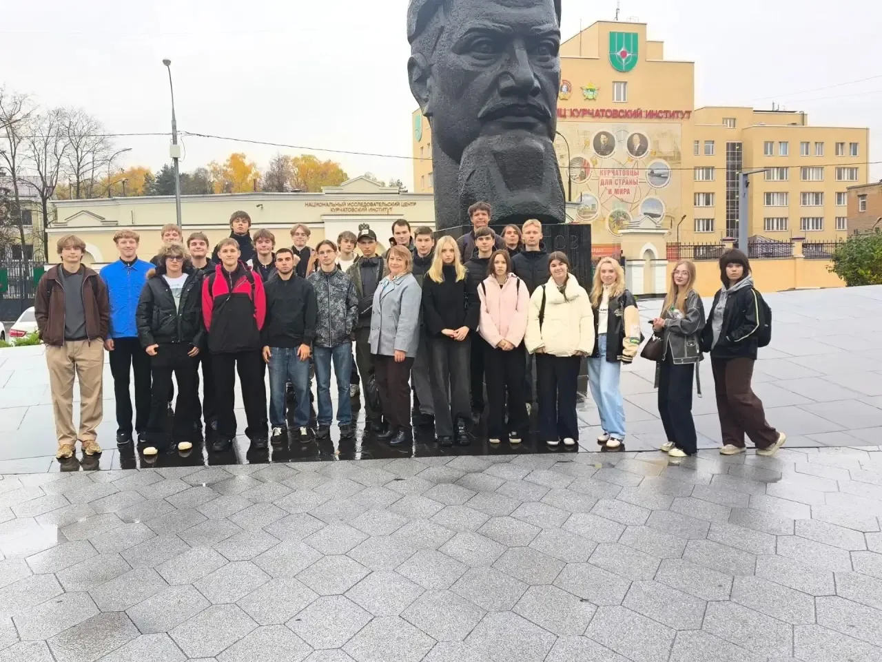 Обучающиеся предпрофессиональных инженерных групп 10 "Б", 11 "Б" классов МБОУ СОШ № 12 ...