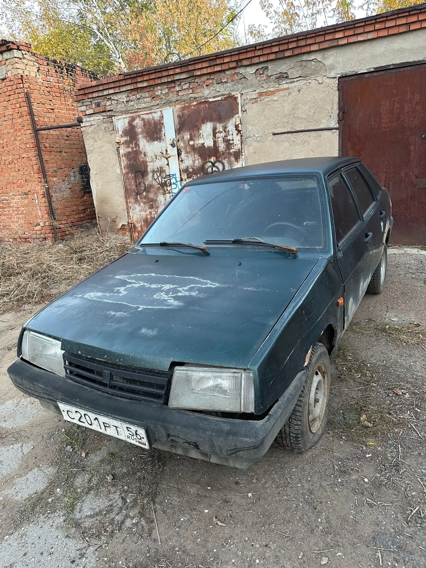 Добрый день! Прошу убрать машину от ворот гаража во дворе ЗАГСА на Ленина! Не зайти, не...