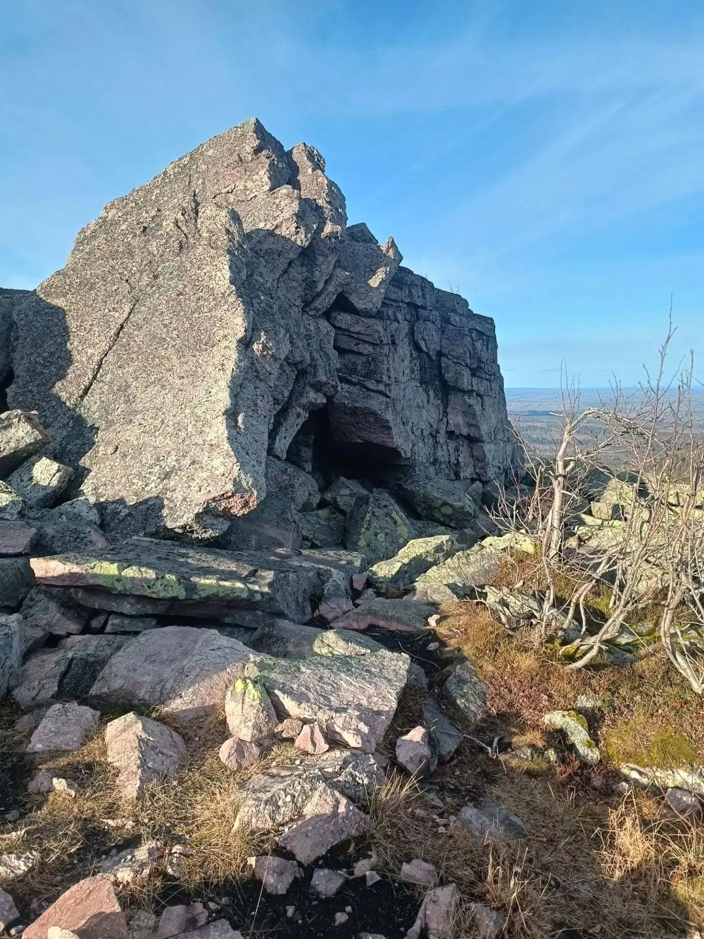 🏔️ Волшебный каменный мир Помянённого (Колчимского камня) — одна из жемчужин Северного...