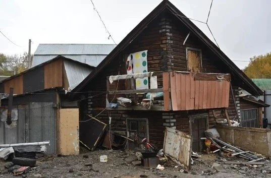 Цыгане превратили новосибирский СНТ «Рассвет» в огромную мусорную свалку
