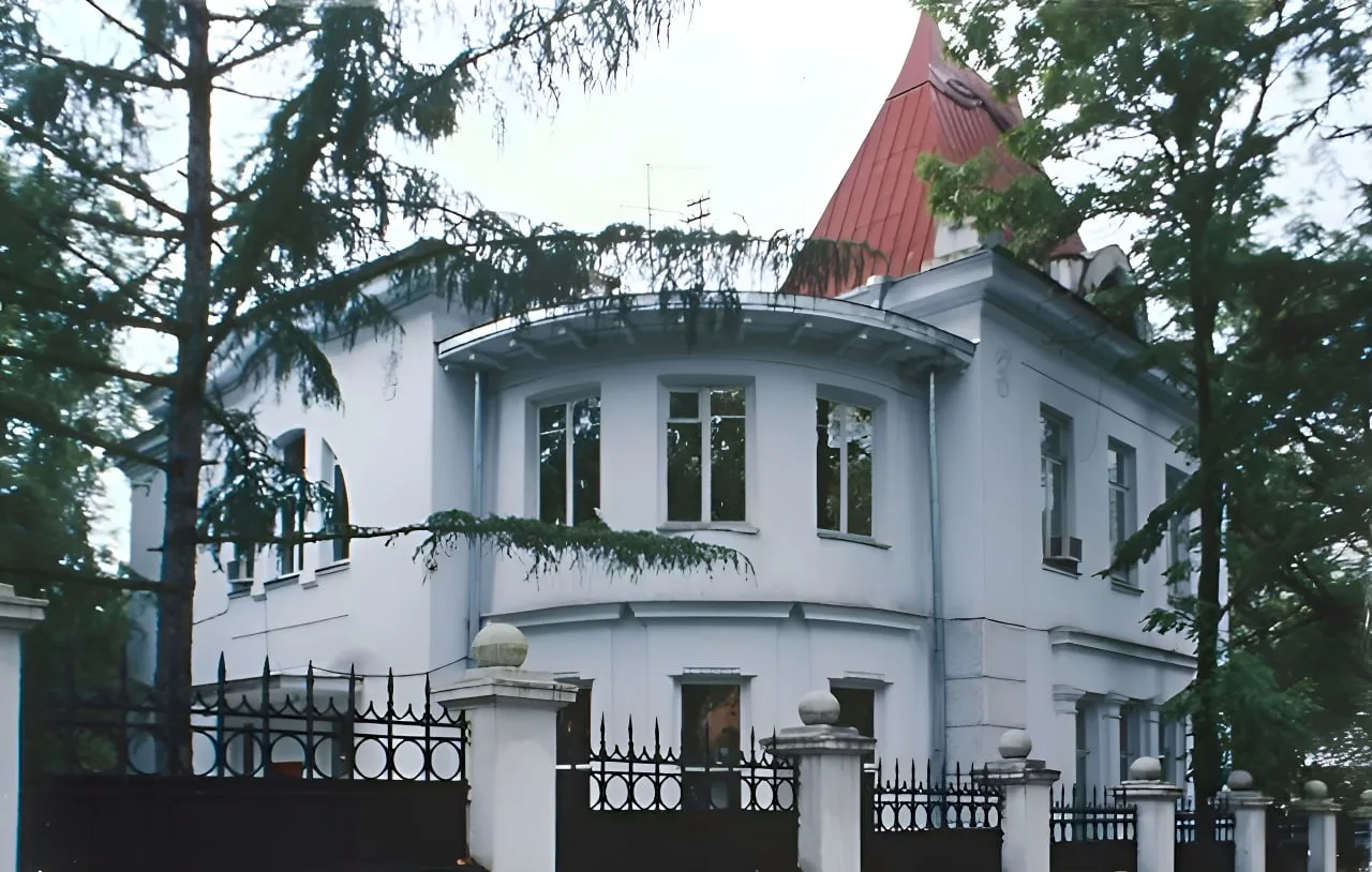 Архитектурное чудо скрыли за забором в Хабаровске