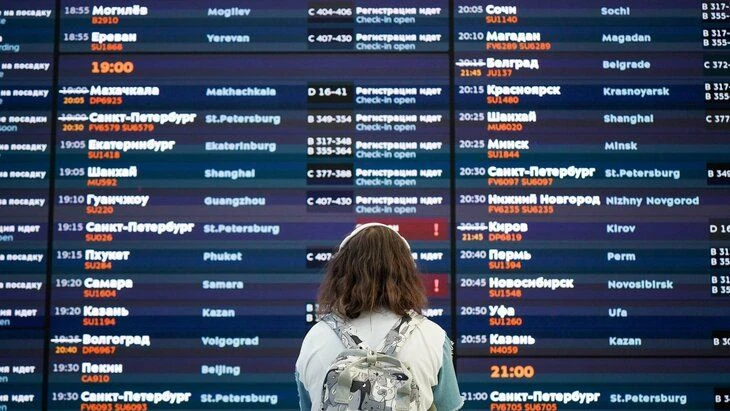 В Госдуме предложили обязать авиакомпании бесплатно уведомлять о задержках рейсов по СМС