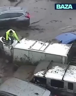 ⚡ Водитель грузовика выжил в Чили после наводнения