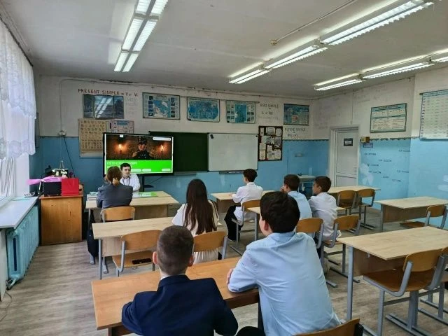 5 октября в 7 классе прошла беседа «Разговоры о важном», посвящённая генералу Петру Сте...