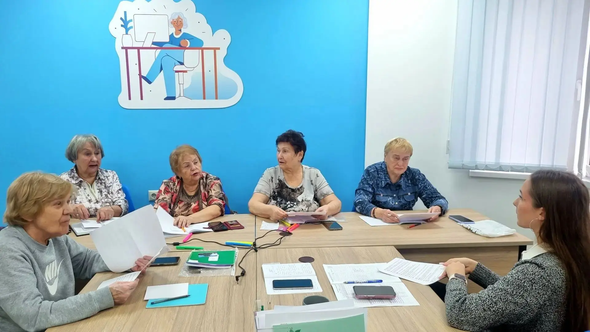 💻В центре «Активное долголетие» на Красногорском бульваре прошло занятие по компьютерн...