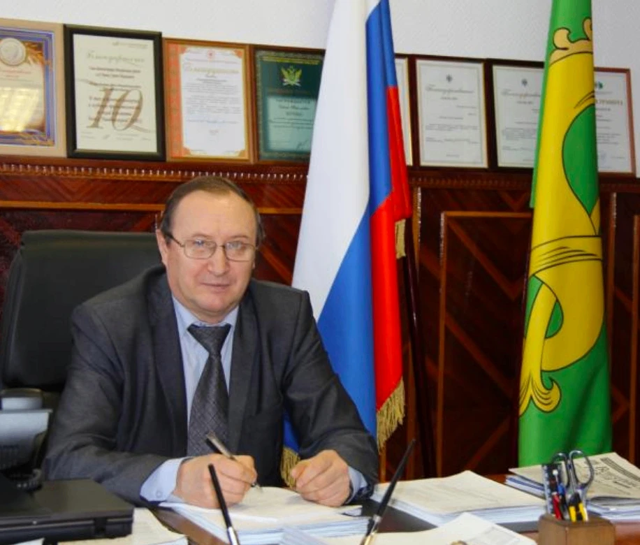 Экс-глава Венгеровского района Сергей Черных осужден за растрату 12,4 млн рублей на жил...