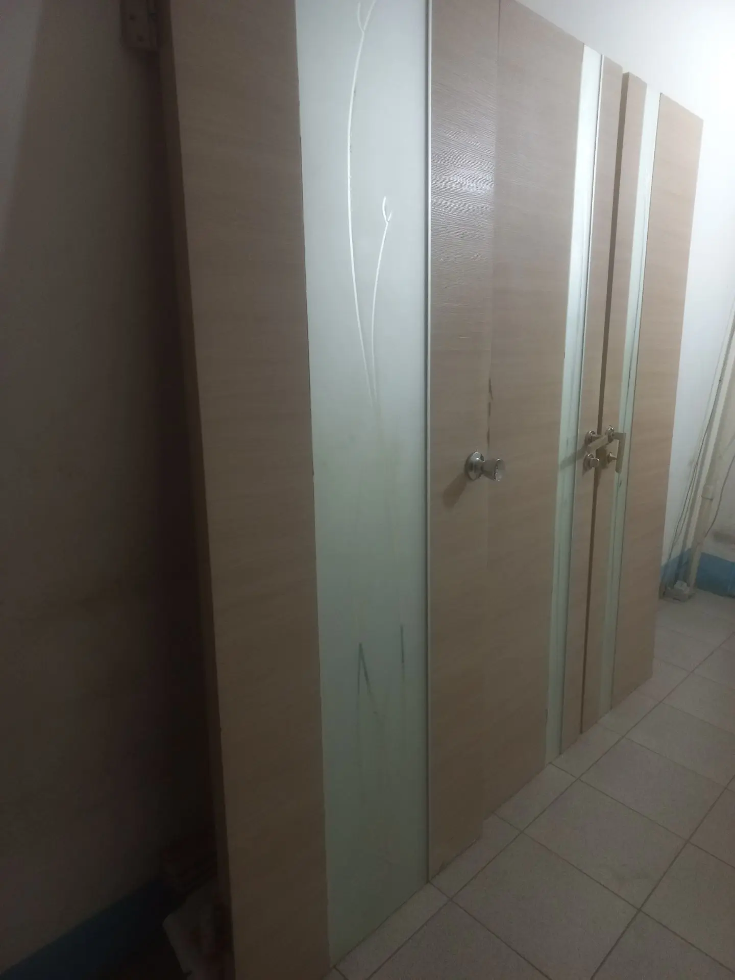 Отдам даром двери межкомнатные  3 шт. 80см. И две по 60 см.  Обналичка имеется. Самовыв...