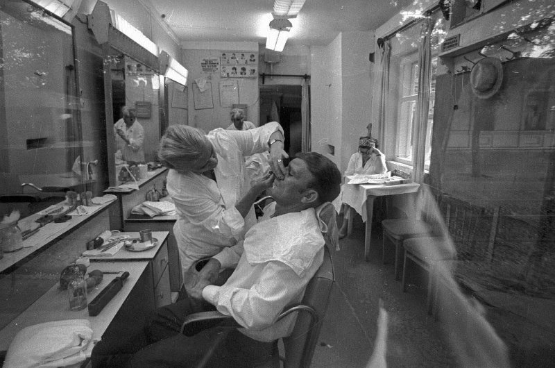 В парикмахерской, Тбилиси, Грузинская ССР, 1971 год. Фото: Ершов Виктор Гаврилович, фот...