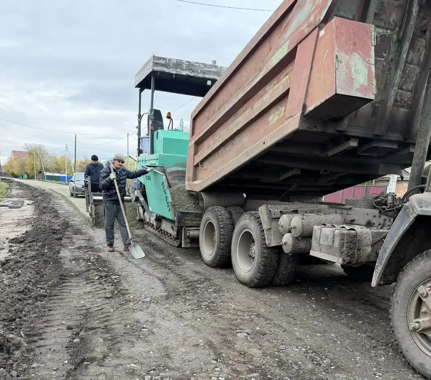 В Полтавке завершается ремонт грунтовой дороги по улице Кирова