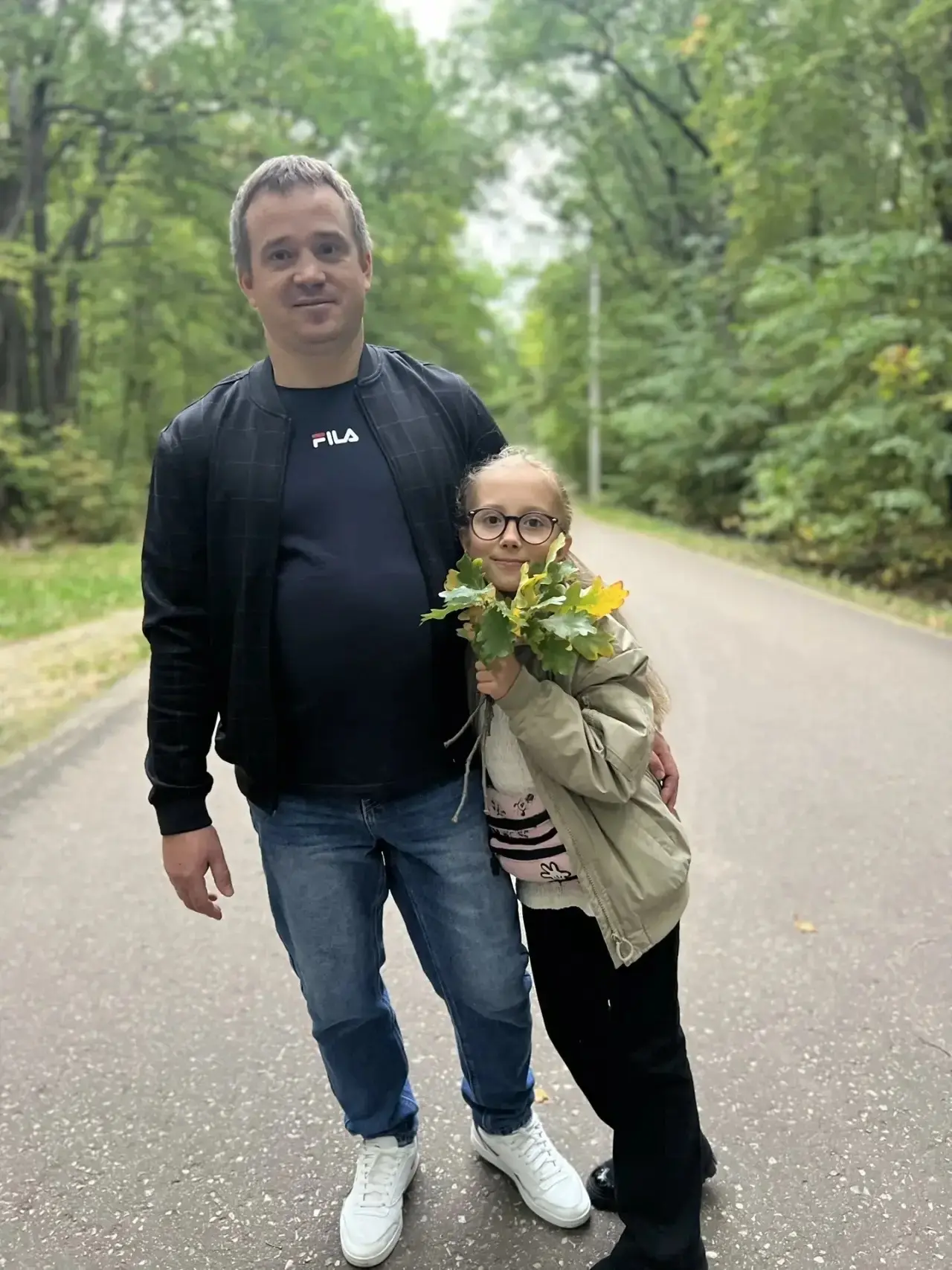 Моего папу зовут Евгений! С папой мне всегда весело и очень нравится проводить время! О...