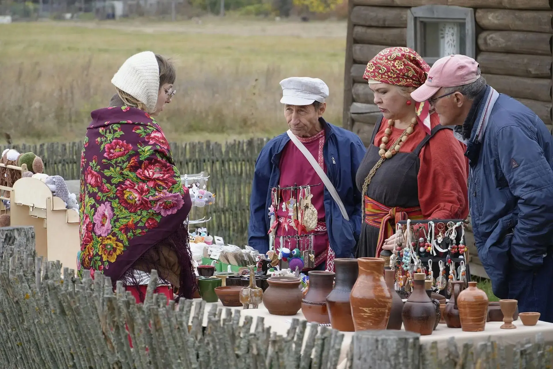 «Покровские гостебы»: мастера Центра ремёсел в Тростенце