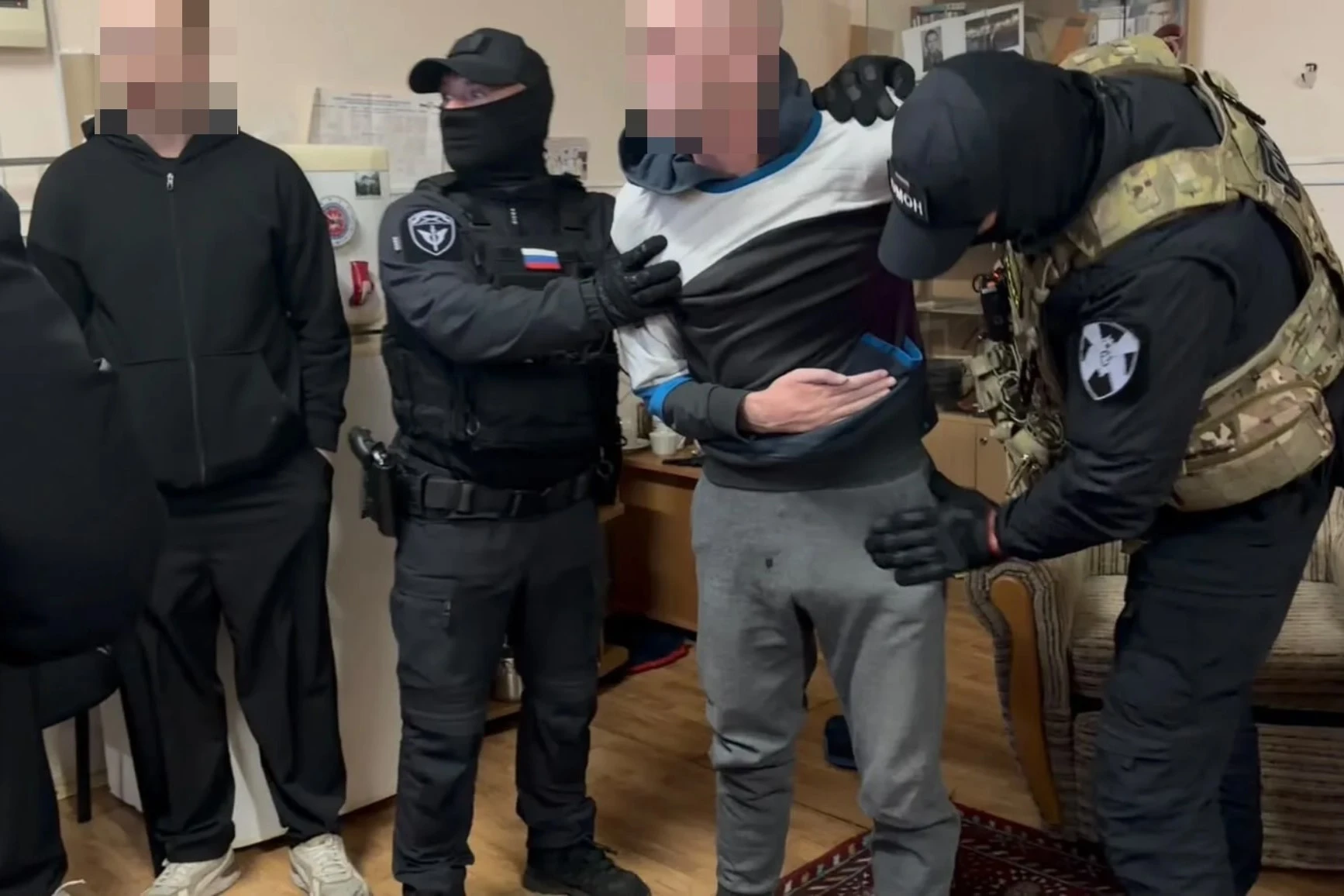 Агитатора АУЕ* задержали ФСИН и ФСБ в Калининграде