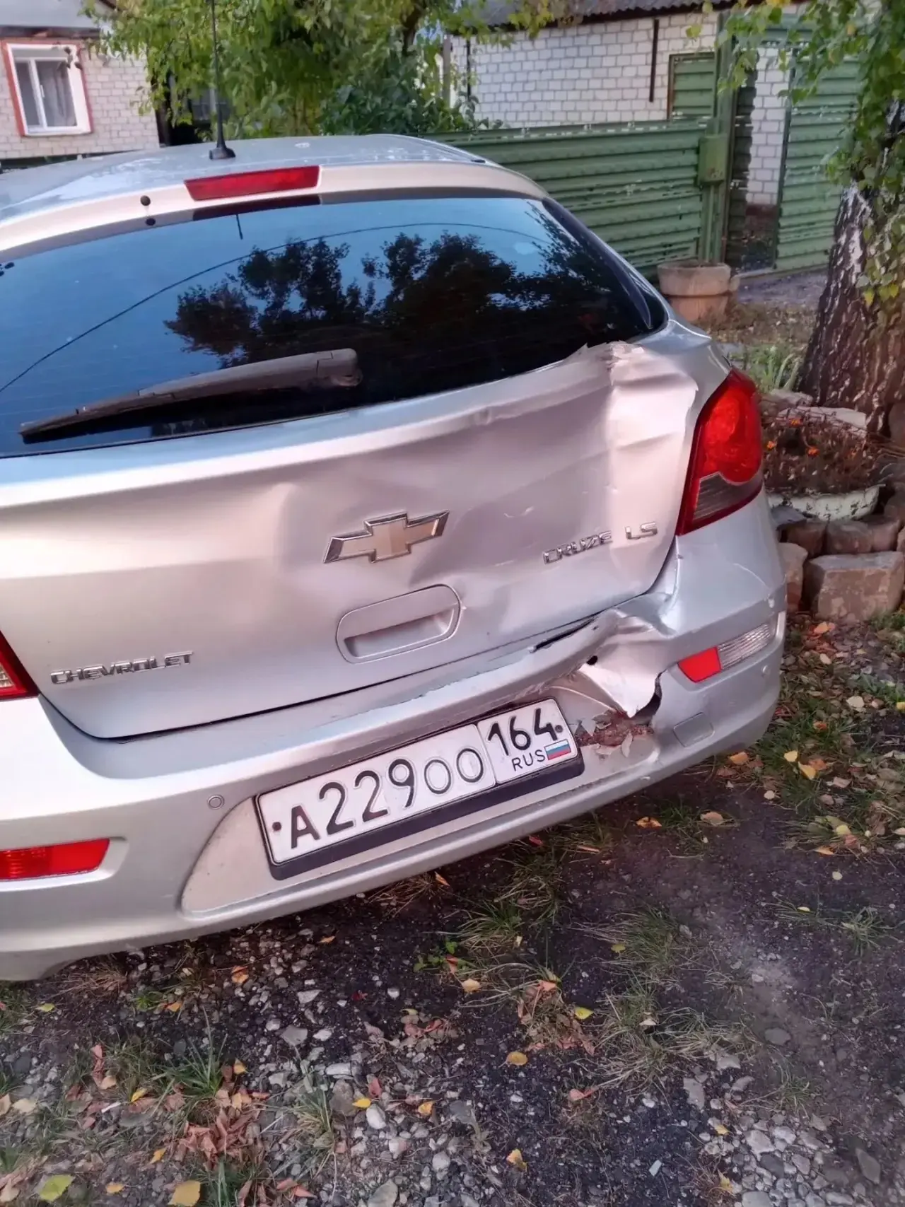 10.10 2026  примерно в 18 ч по ул . Красная д. 81 произошло ДТП . В машину , стоявшую у...