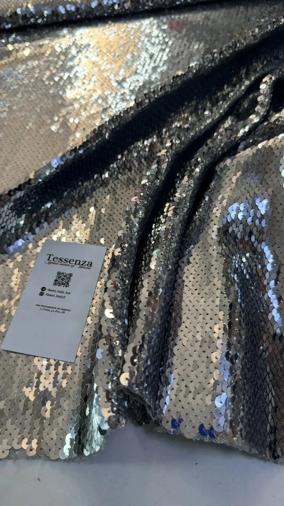 Пайетки на сетке D&G