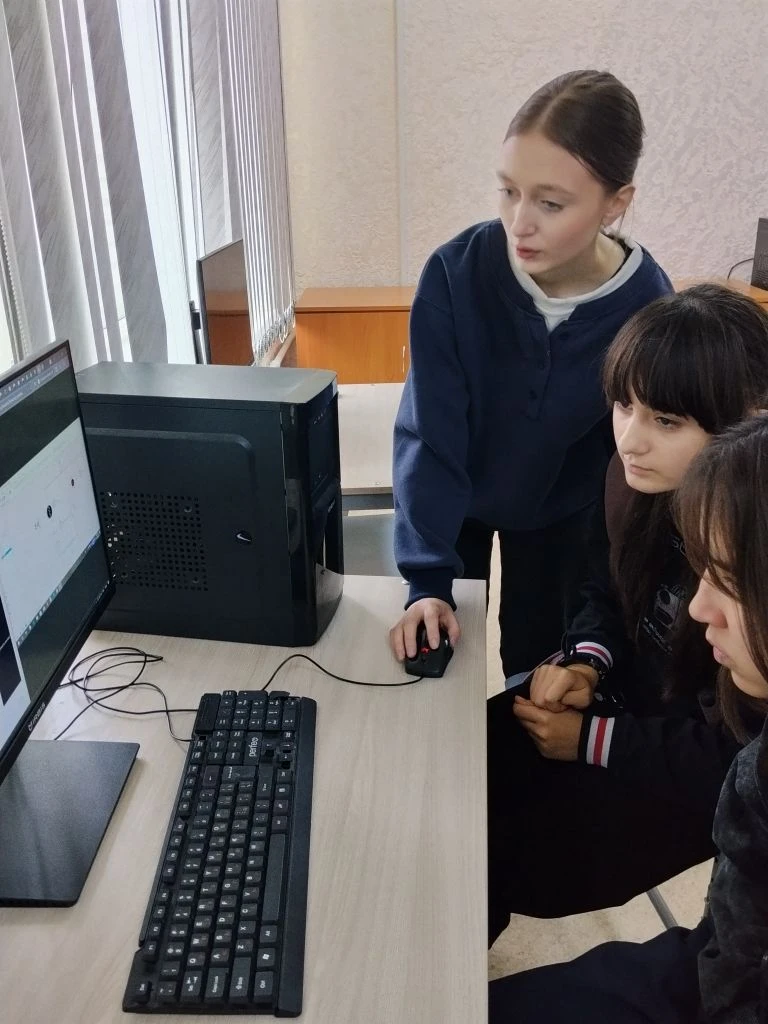 Для обучающихся 8–9 классов МКОУ Каминской СОШ имени А.И. Абатурова на базе ГБПОУ НСО «...