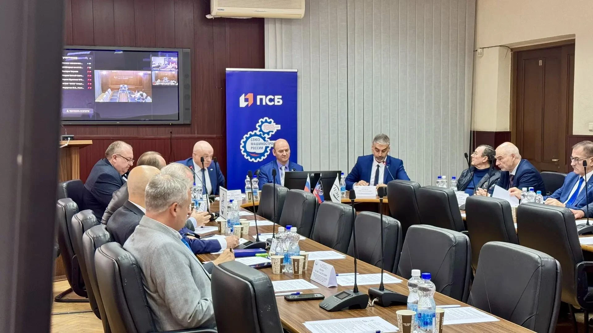 Алексей Дорофеев принял участие в круглом столе по развитию промышленности ДНР