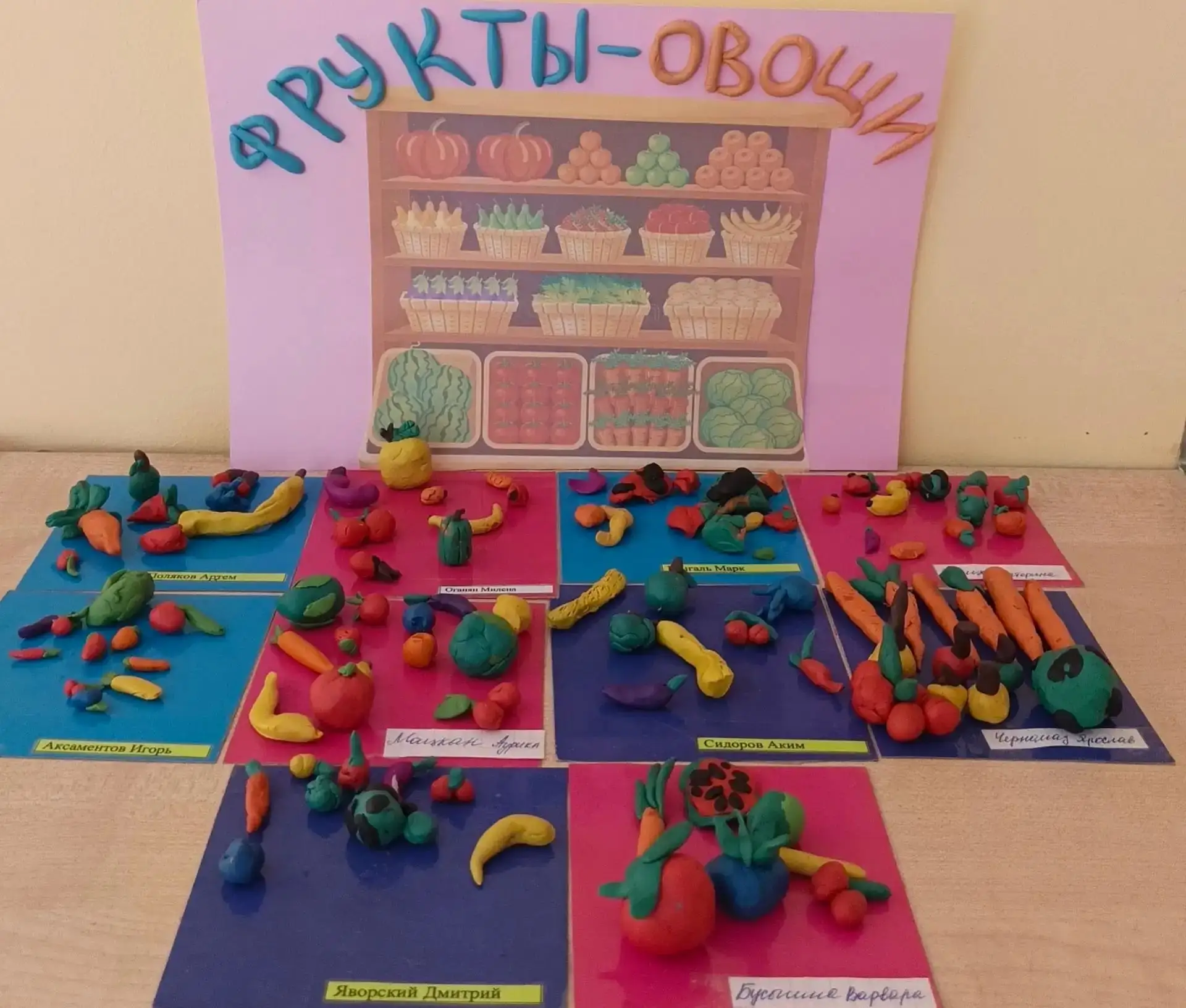 Группа Звёздочки лепила овощи и фрукты! 🍎🥒 На занятии ребята тренировали мелкую мотор...