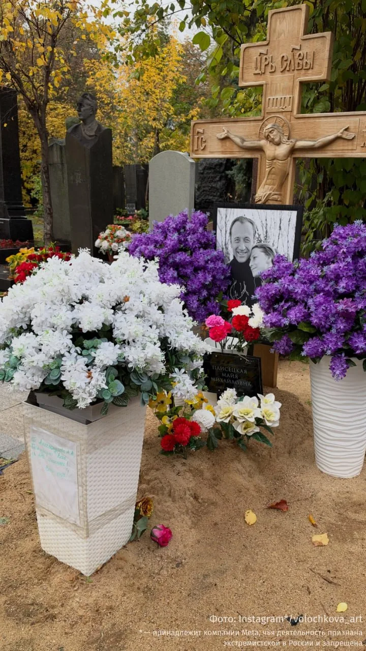 «Горько до слез»: Волочкова возмутилась видом могилы Майи Плисецкой и Родиона Щедрина.