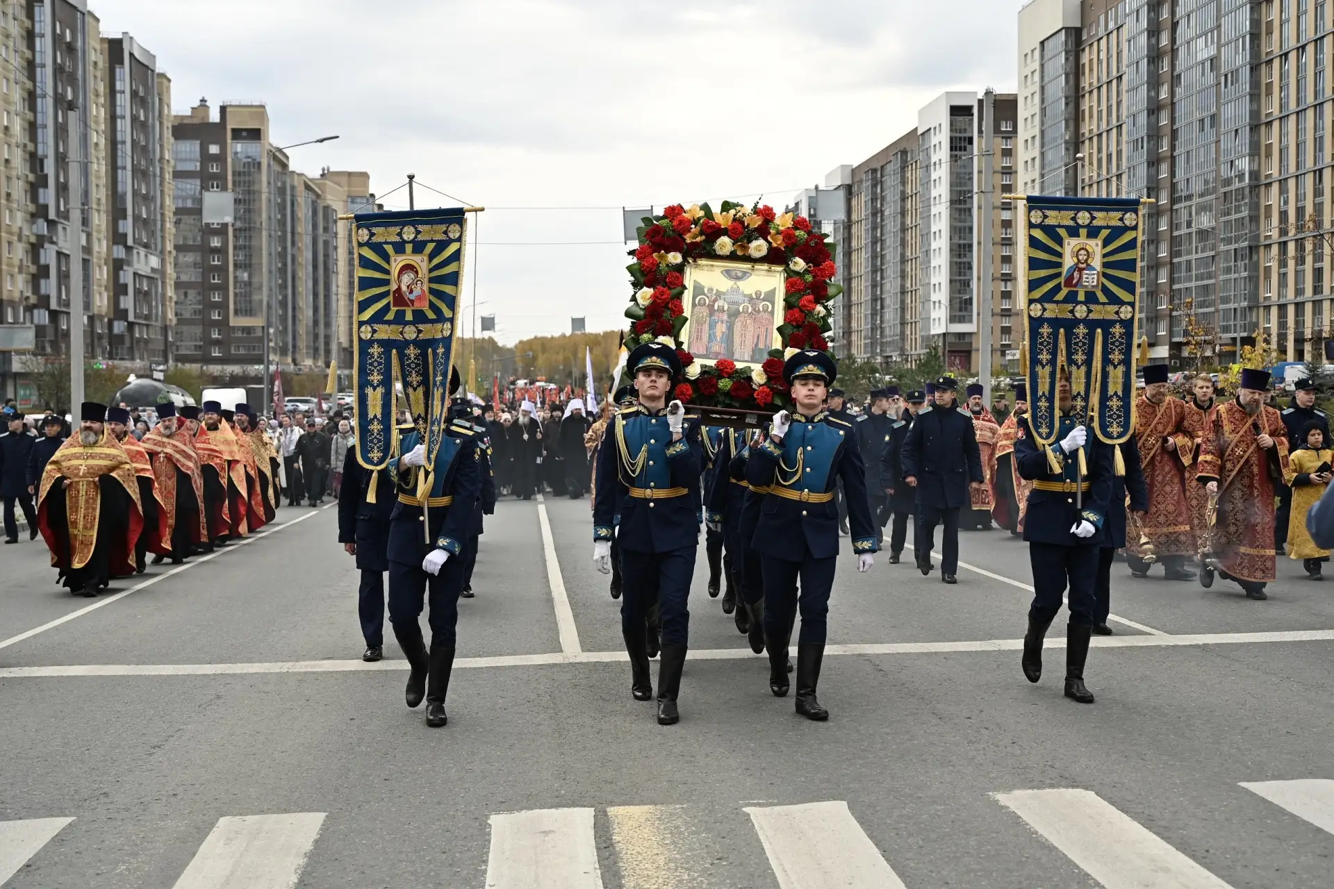 Общегородской крестный ход в Челябинске 11 октября 2026. Фотографии