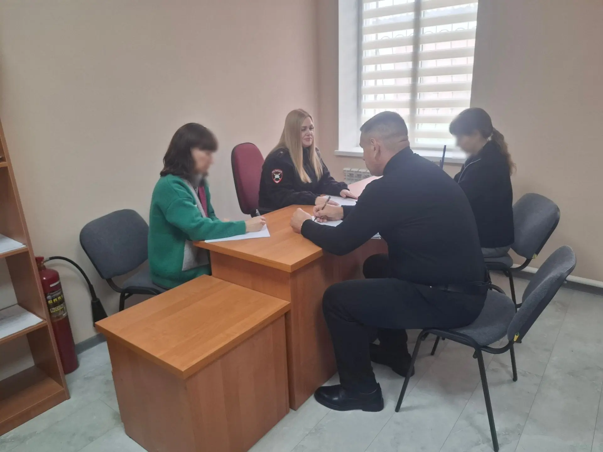Сотрудникам Меловского филиала УИИ УФСИН России по ЛНР напомнили о соблюдении правил до...