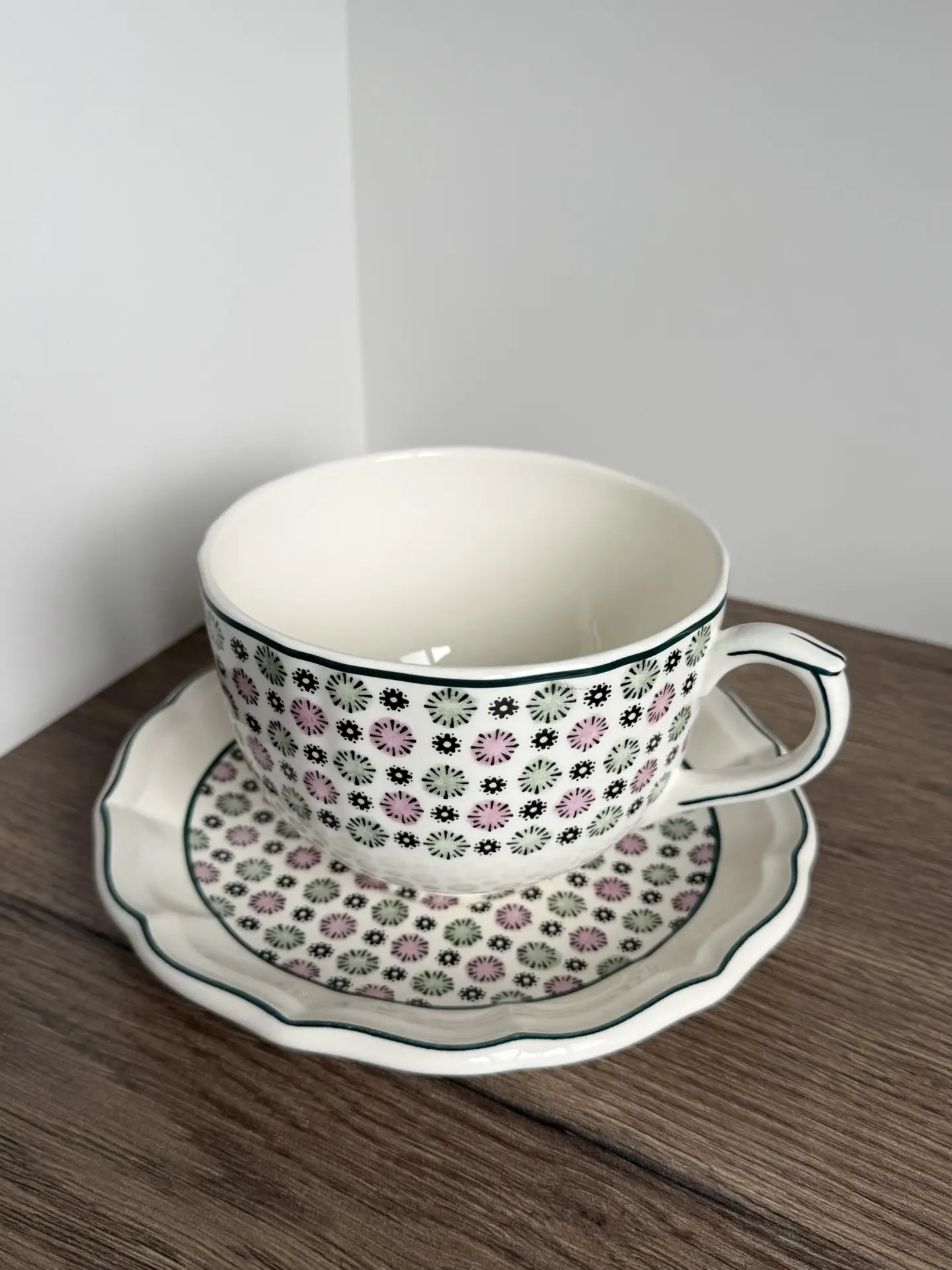 Иногда, чтобы проснуться необходима большая чашка ароматного кофе☕️