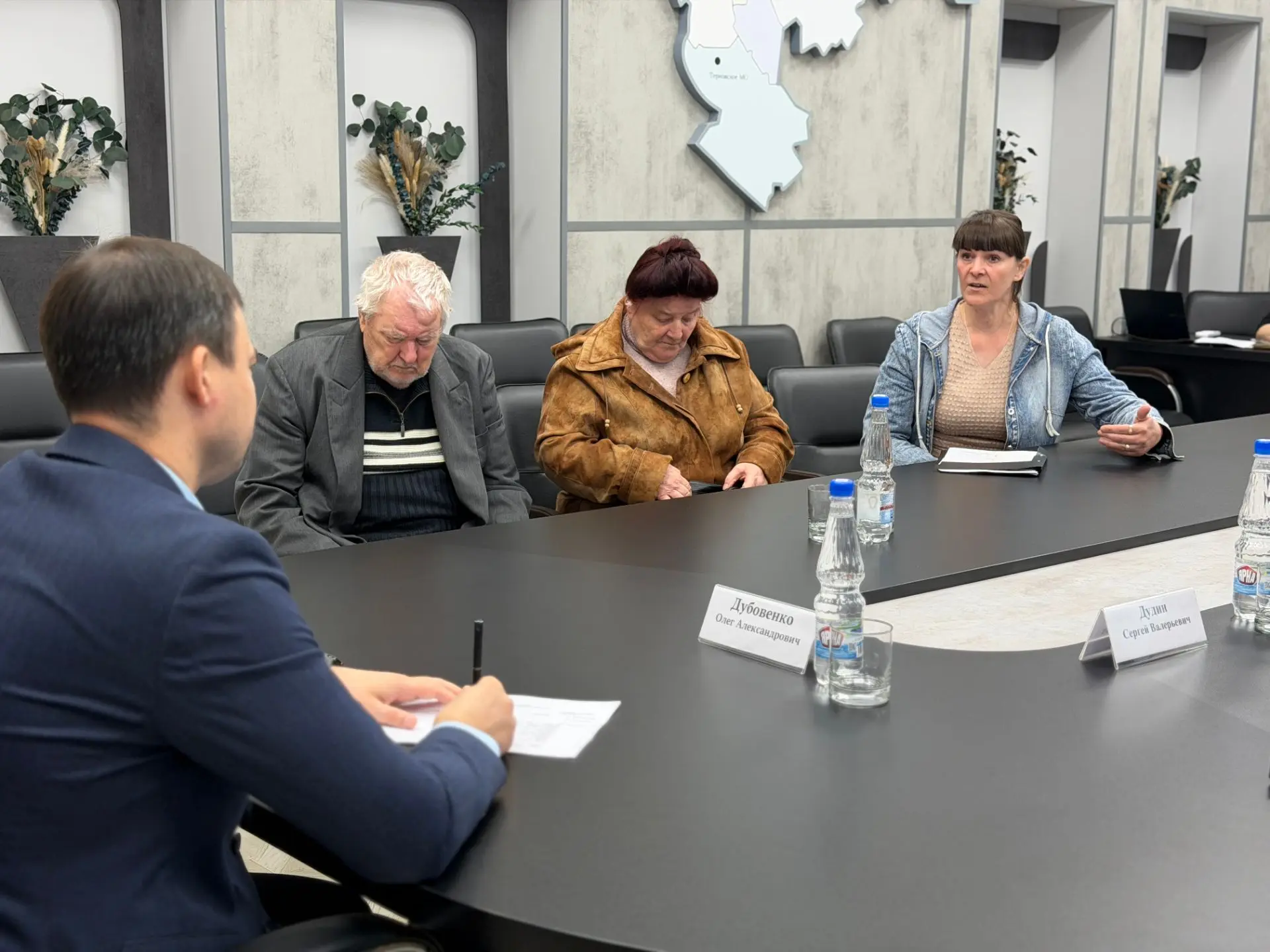 Двенадцать человек обратились в рамках личного приема граждан.