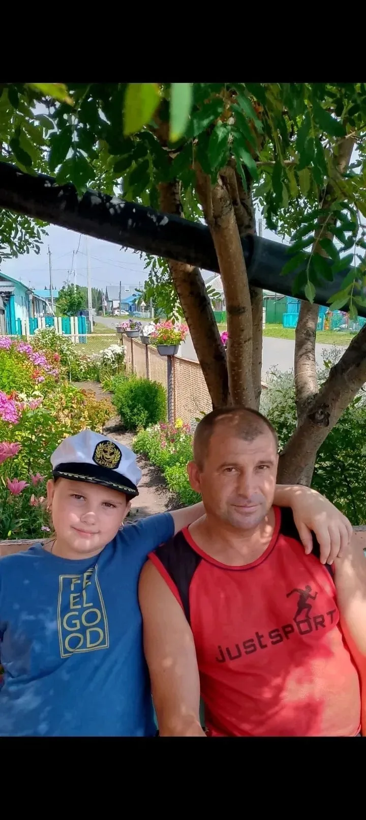 📸 В школьной фото-акции «Обнимая папу» принимает участие Лисина Вероника👨‍👧
