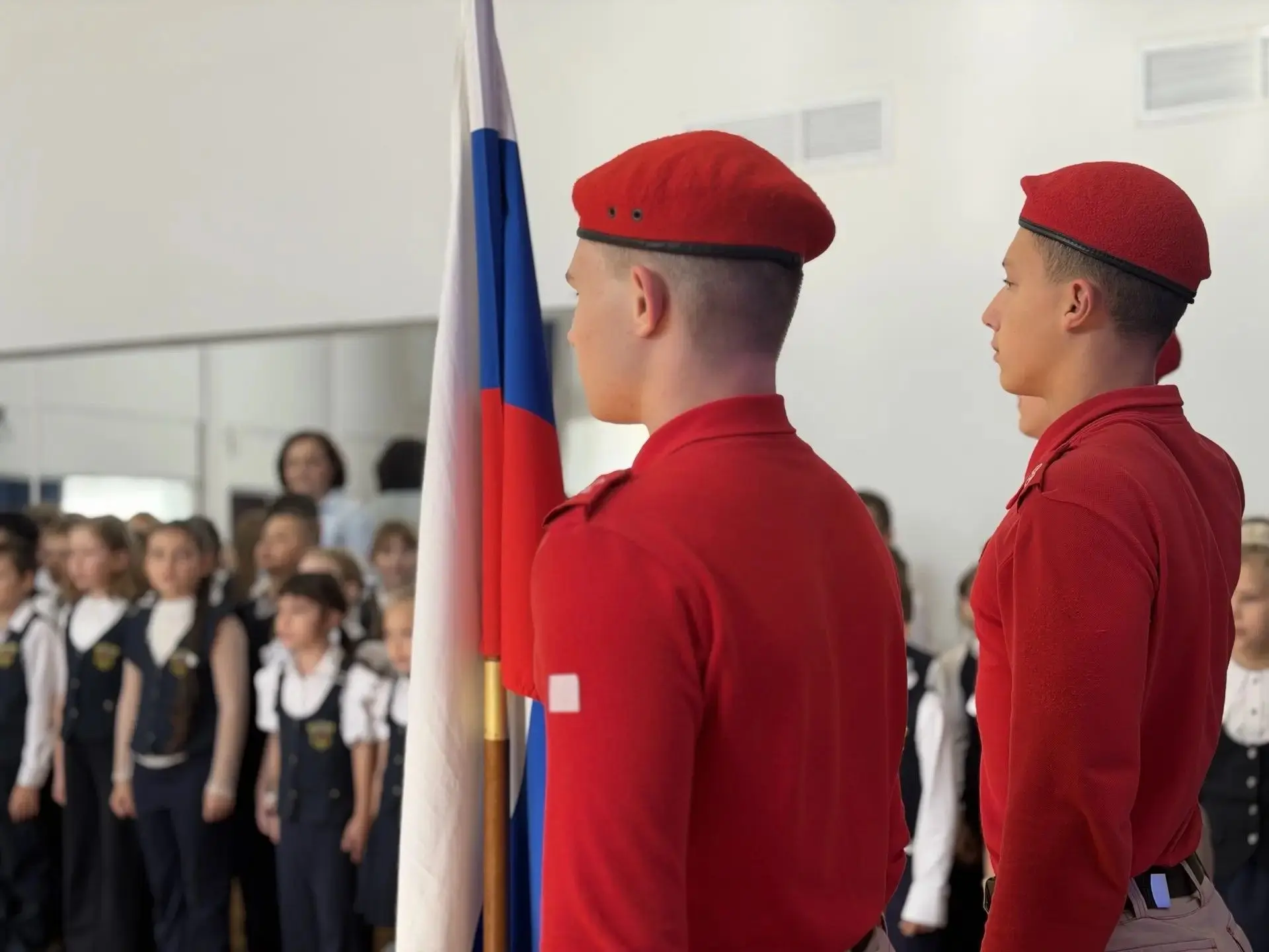 От гимна до кибербезопасности: как начался наш понедельник