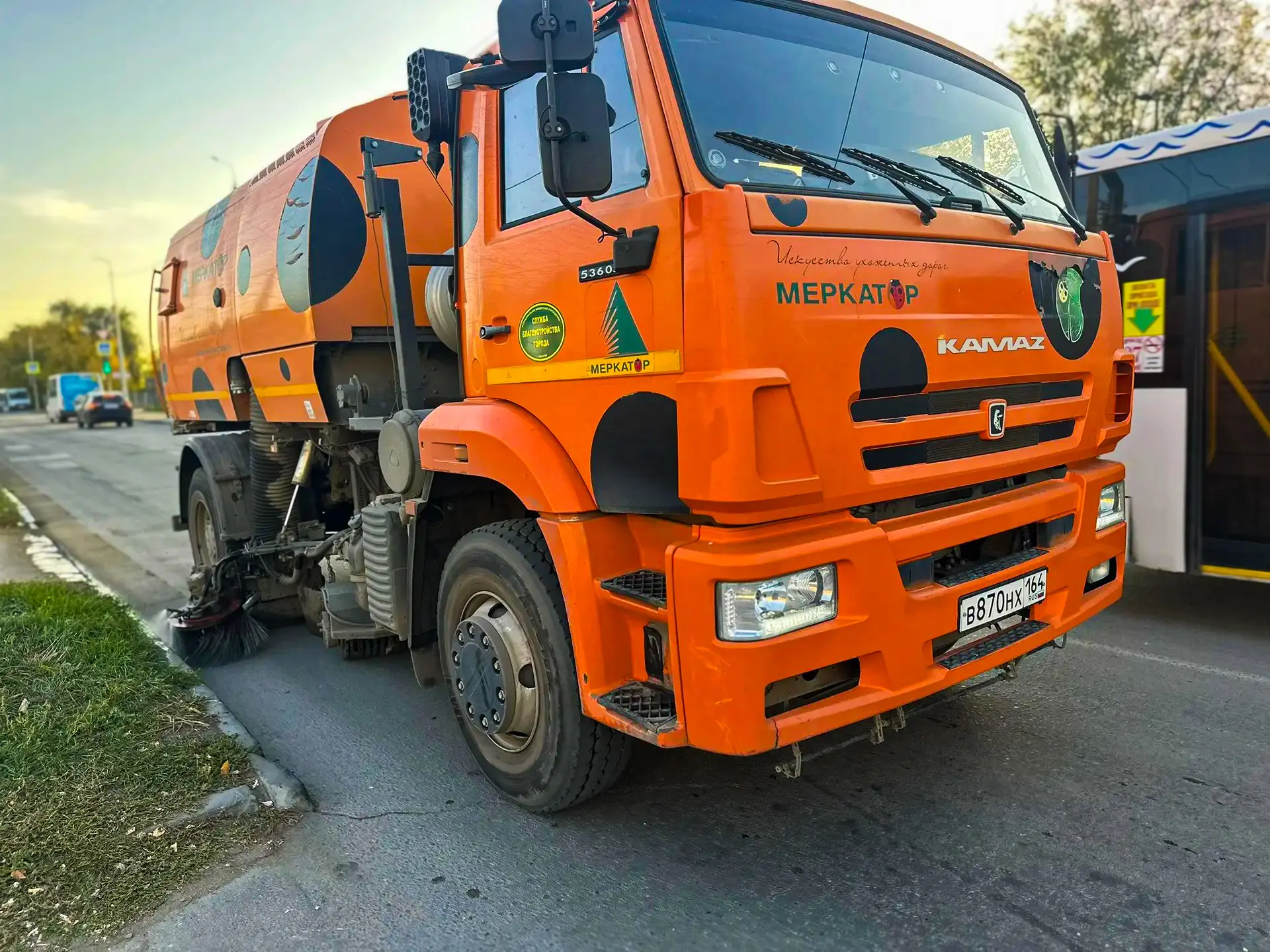 ▶️ Ежедневно коммунальной службой района проводятся работы по благоустройству