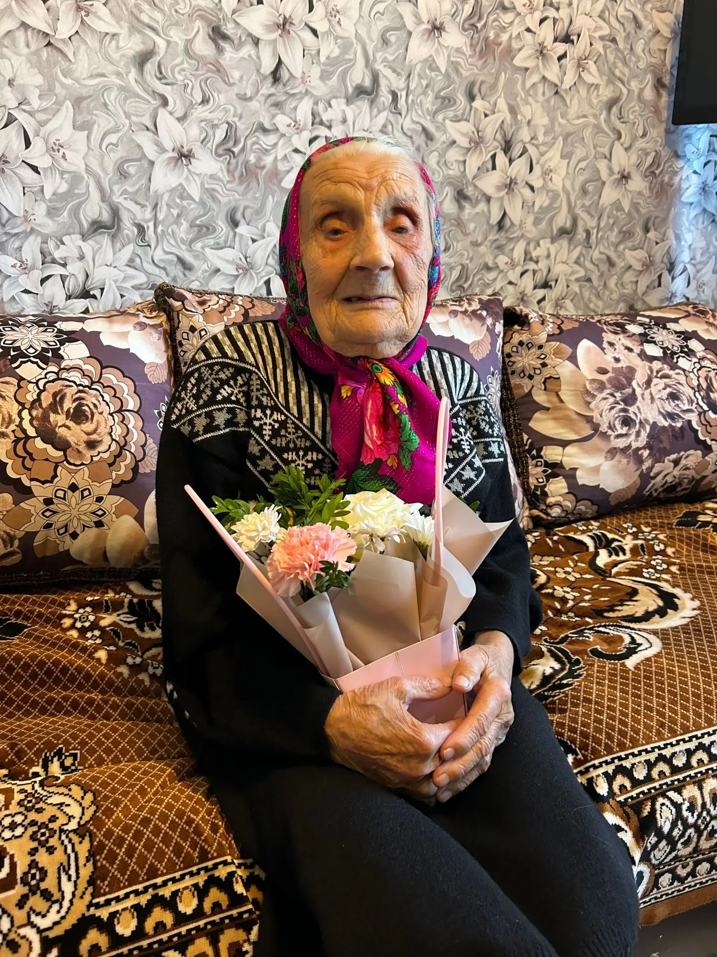🎉90-летие отметила ветеран труда Александра Павлова из Островского района