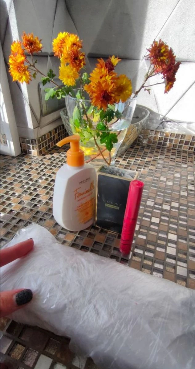 Заказы Oriflame отдавала 🤝 сегодня, один лично, другой поехал далеко, через доставку П...