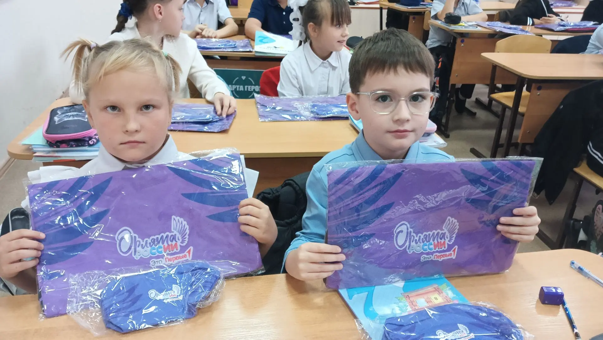 🎁Юные орлята 2 "А" класса (классный руководитель И.Г.Кустова) получили брендированную ...