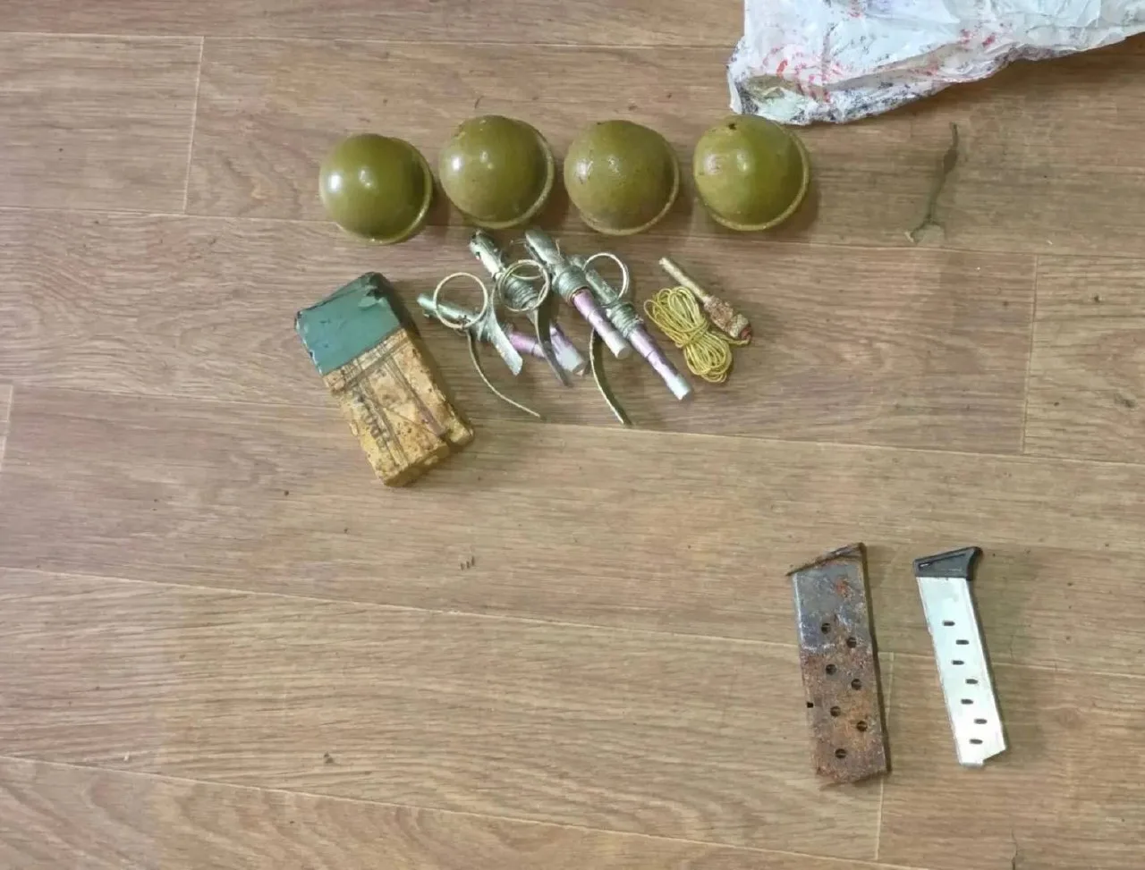Ремонт полов в гараже обернулся находкой арсенала: житель Братска обнаружил гранаты, пи...