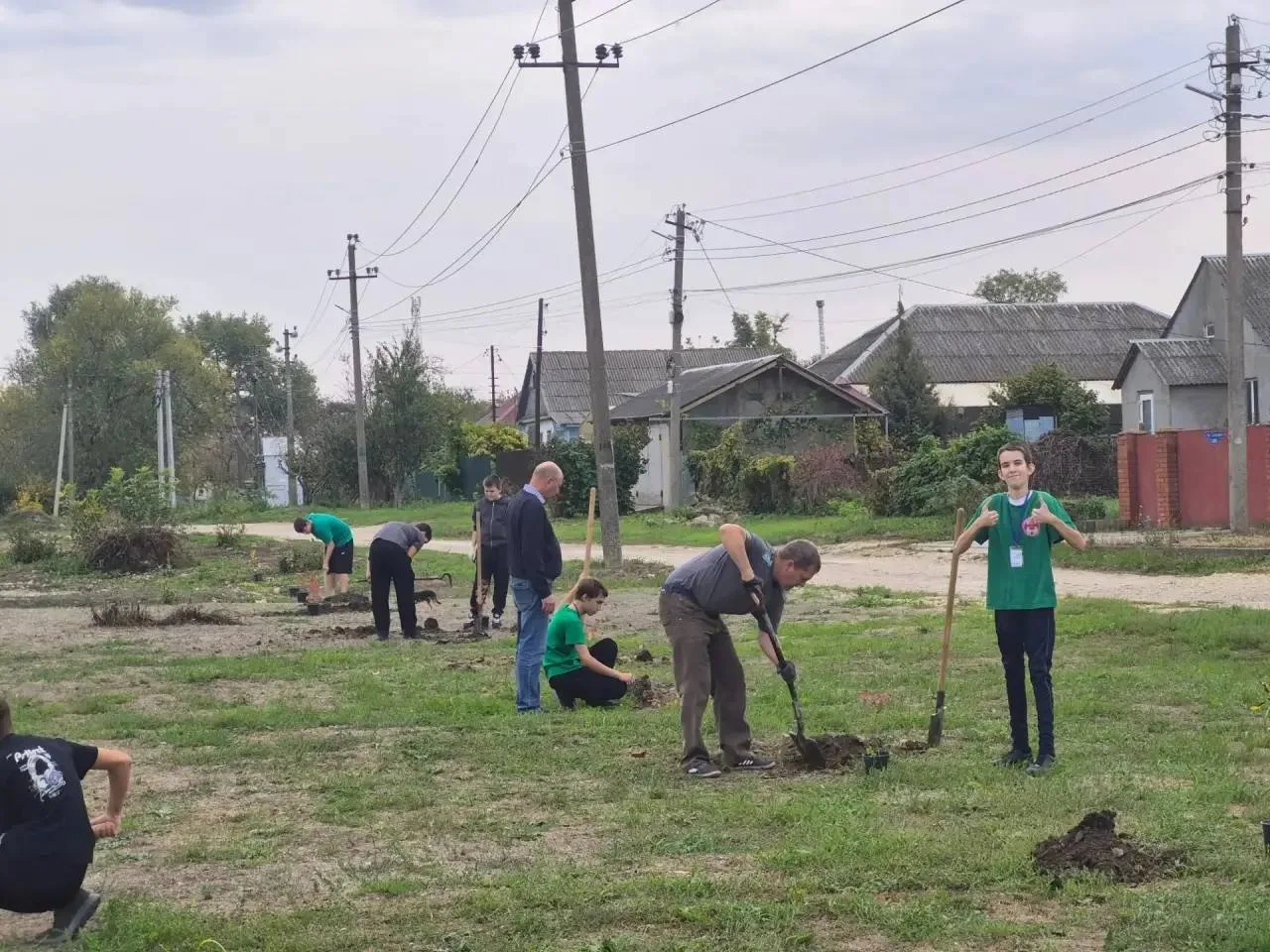 🌳 В Юровке высадили 56 новых деревьев!