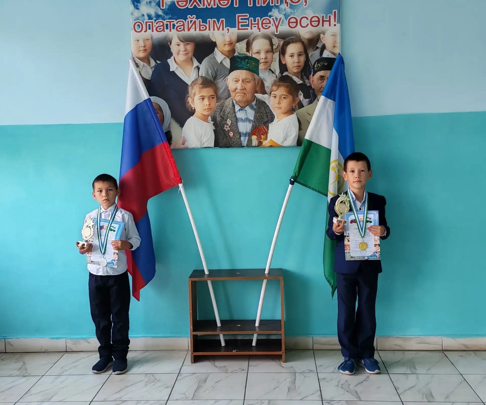 Гордость нашей школы! 🇷🇺 Сегодня на торжественной линейке почетное право вынести флаг...