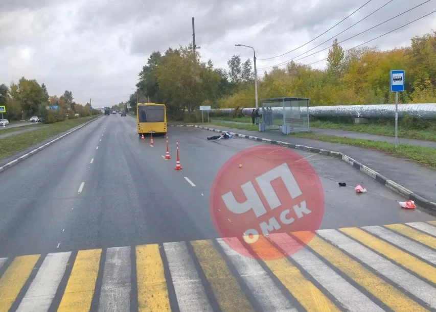 В Советском округе водитель автобуса МАЗ насмерть сбил мужчину на нерегулируемом перехо...