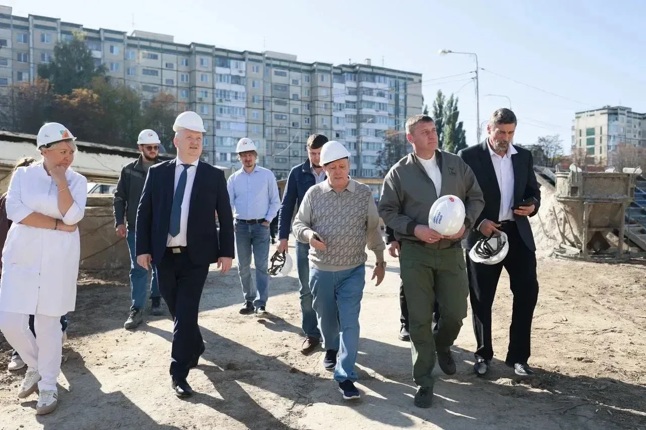 ✅ Александр Шуваев проверил ход строительства лечебного корпуса городской больницы №2 в...