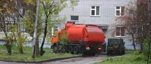Напоминаем: за парковку возле мусорных контейнеров в Обнинске теперь предусмотрен штраф!