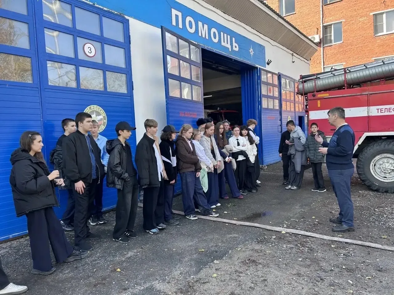 Сегодня ученики 7 «В» класса побывали на экскурсии в Павлово-Посадской 41-й пожарной ча...