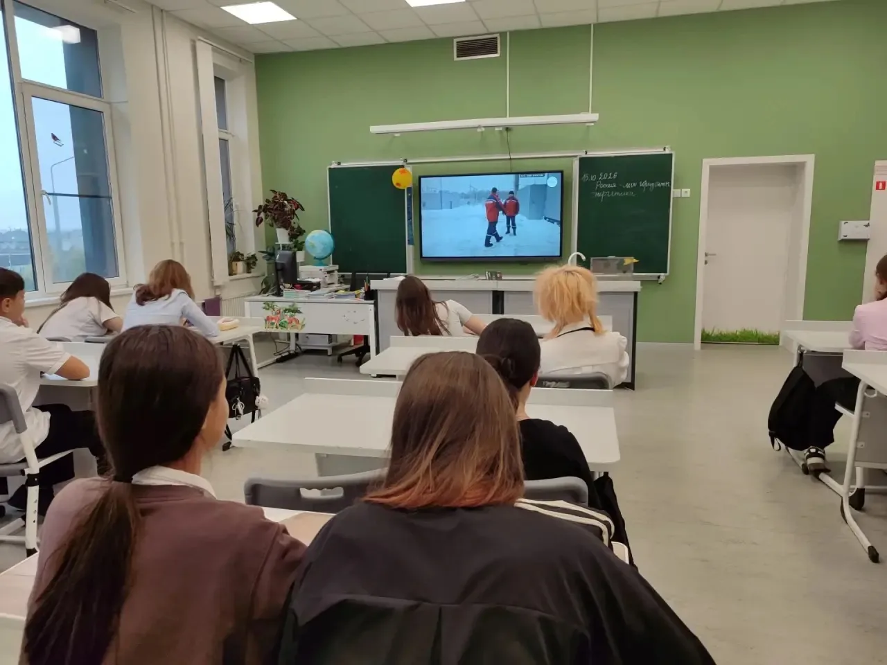 Сегодня в нашей школе из мнсостоялось очередное занятие в рамках курса «Россия — мои го...