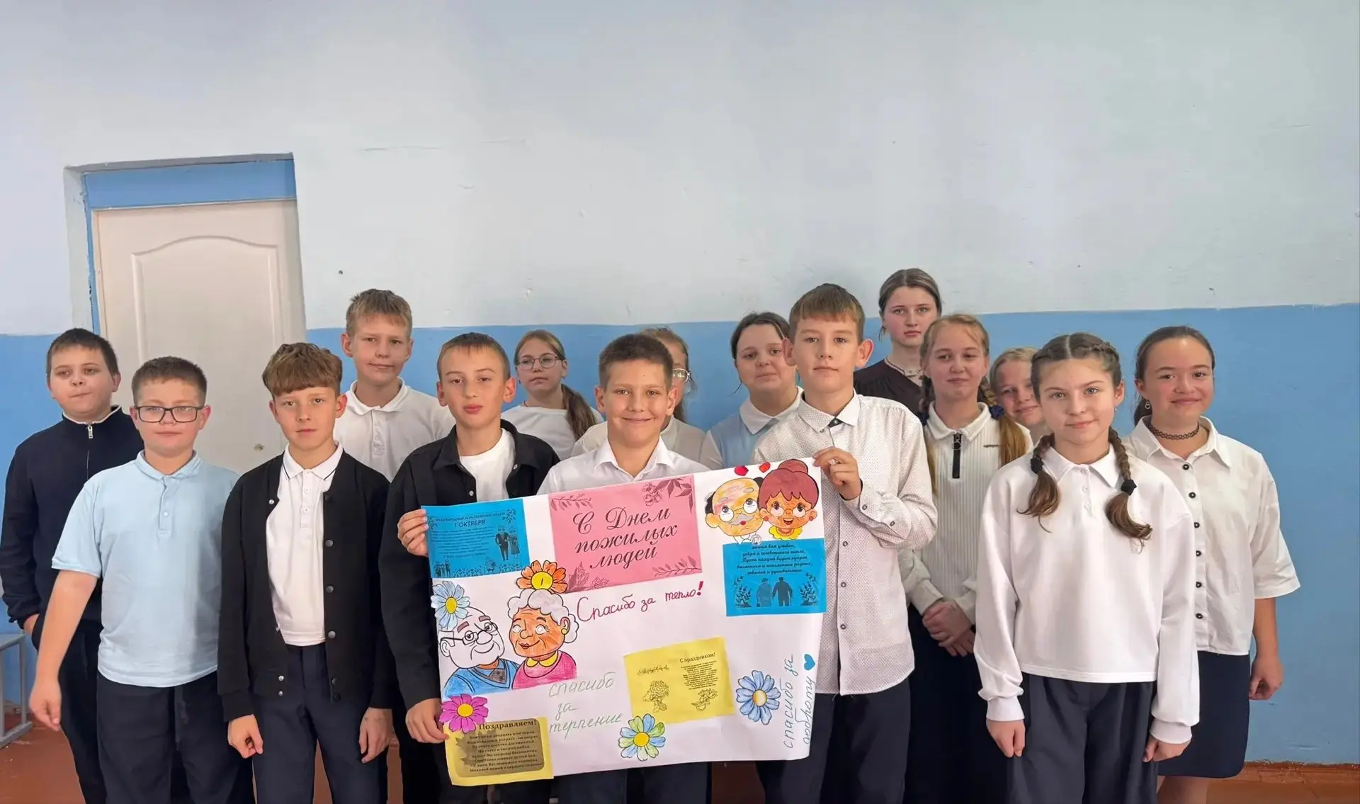 🎉 Ко Дню Пожилого человека учащиеся оформили тёплую и душевную выставку из стенгазет.