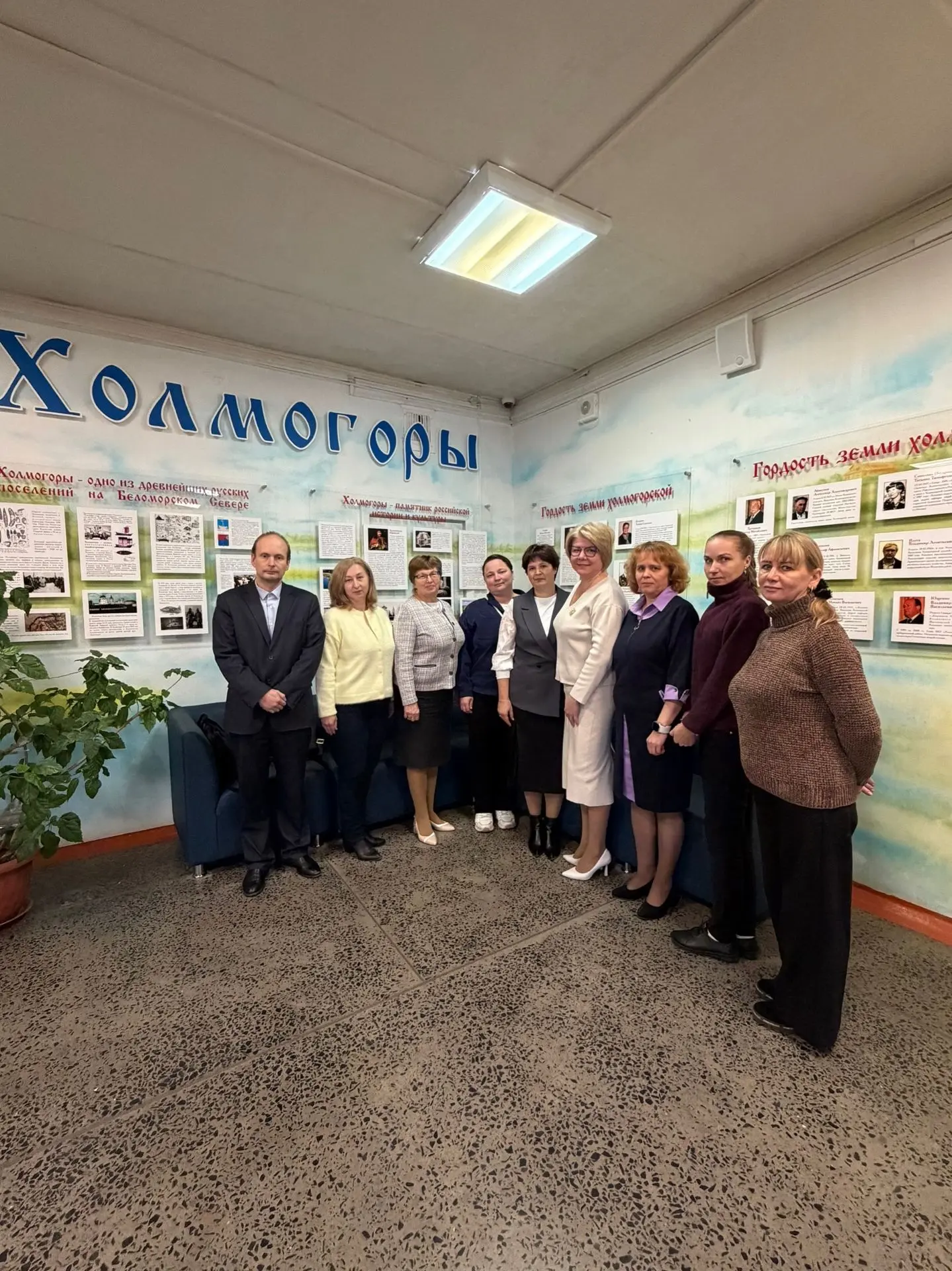 Сегодня в Холмогорской школе было по-настоящему насыщенно: здесь собрались учителя исто...