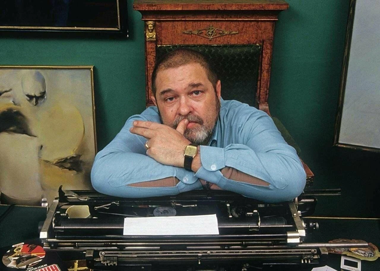 Юлиан Семёнович Семёнов  — советский и российский писатель, журналист, сценарист, публи...